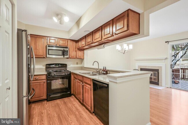 Foto del edificio - 6610 Cypress Point Rd