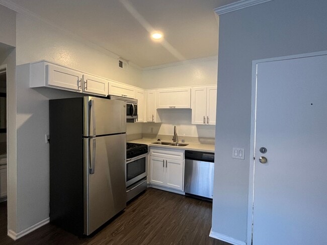 Interior Photo - 14900 Moorpark Street