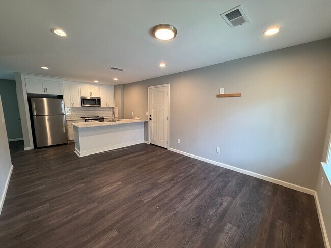 Building Photo - Charming 4/2.5 House in Armuchee- $1,995- 50% OFF 1ST MONTH RENT