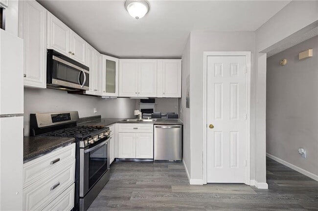 Building Photo - 1871 Grant Ct