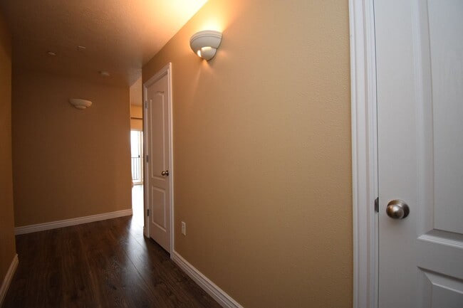 Photo - Great 2 Bed 2 Bath Unit in Millcreek!!! House