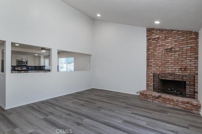 Foto del edificio - 25040 Everett Dr