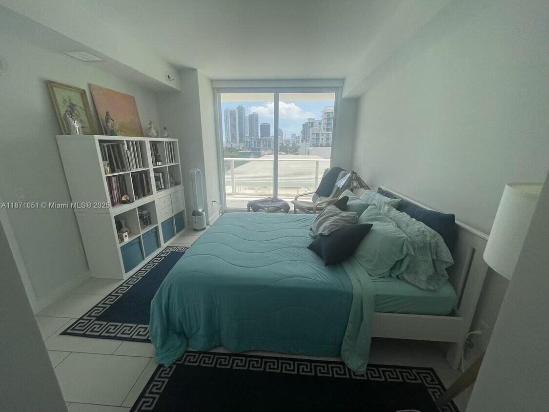 Foto del edificio - 4250 Biscayne Blvd