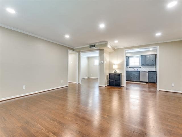 Foto del edificio - 6052 Averill Way