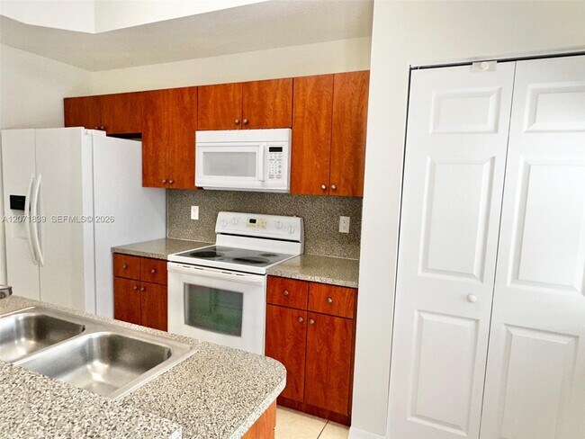 Foto del edificio - 4974 White Mangrove Way E