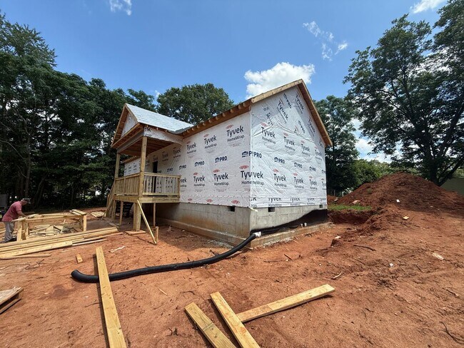 Foto del edificio - NEW CONSTRUCTION! NOW LEASING FOR AUGUST 2...