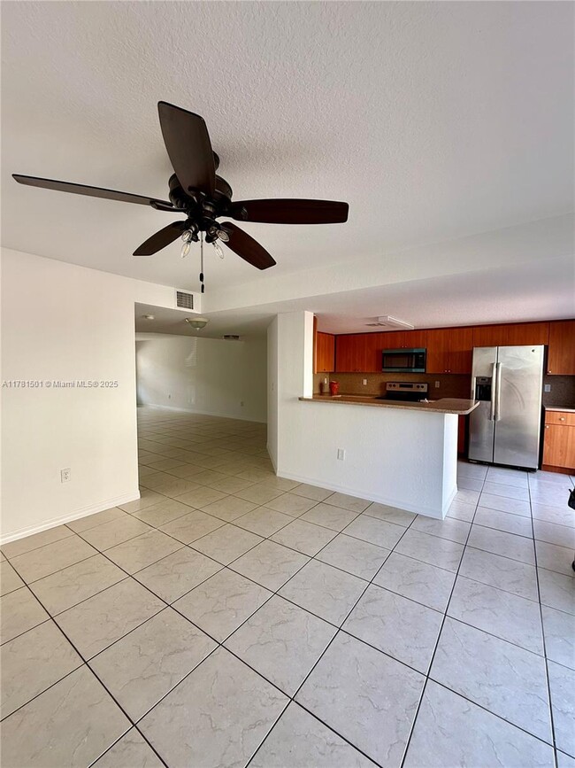 Foto del edificio - 8803 NW 109th Pl