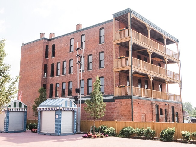 Building Photo - 755 Seneca St