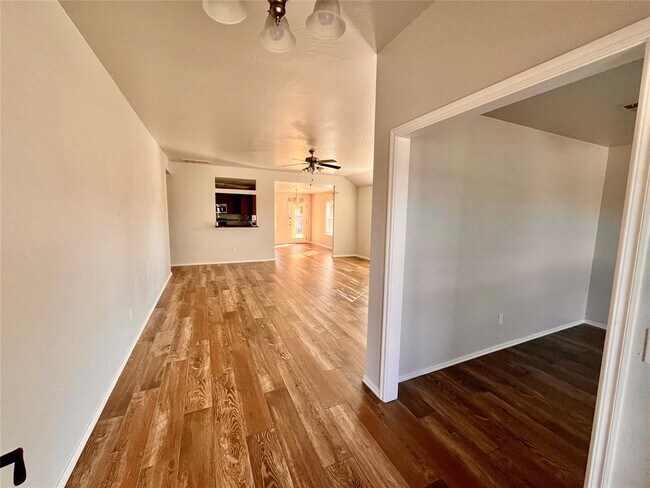 Foto del edificio - 17700 Black Hawk Cir