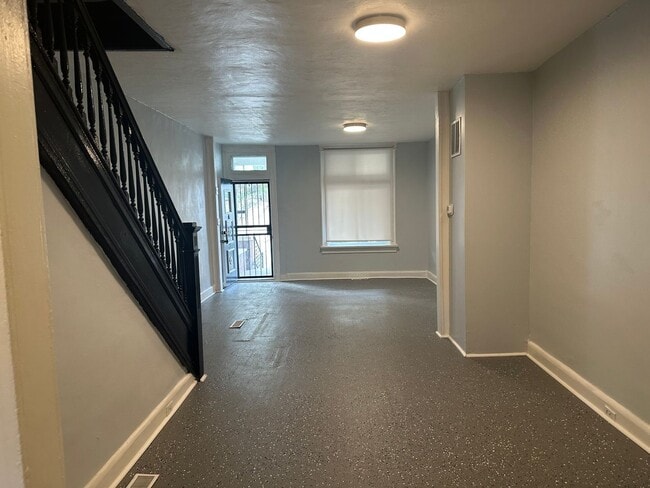 Foto del edificio - Spacious Home for Rent! Bonus Den Space! W...