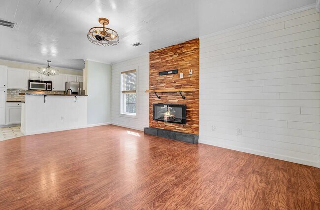 Building Photo - 236 Emerald Isle Dr