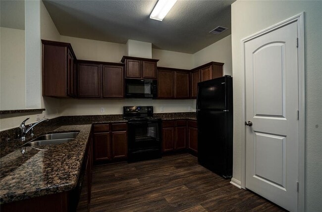 Foto del edificio - 212 Autumn Berry Ln