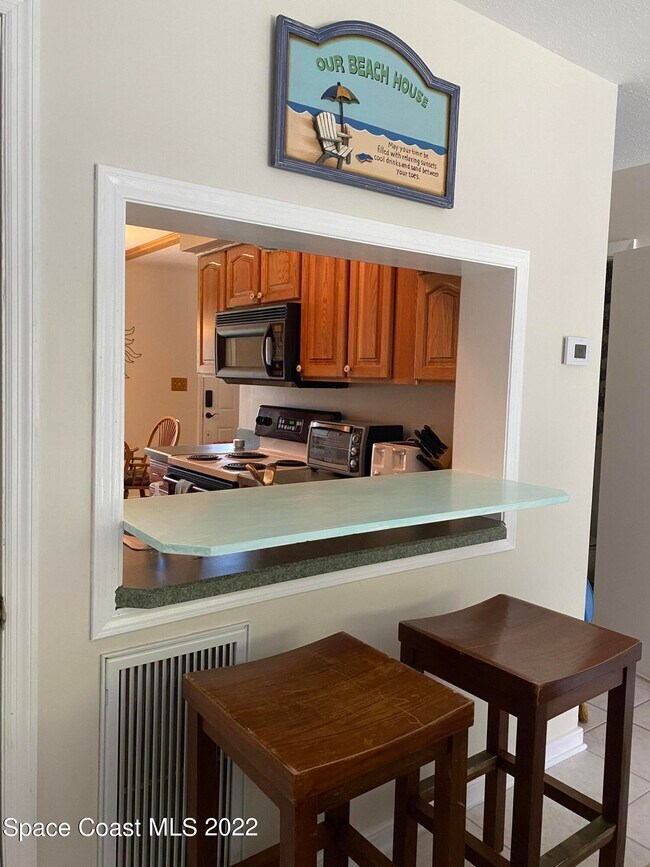 Building Photo - 917 Jamestown Ave