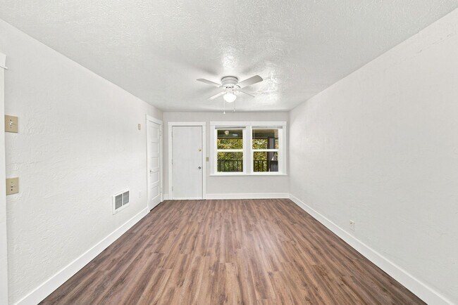 Foto del edificio - 724 W Lewis St