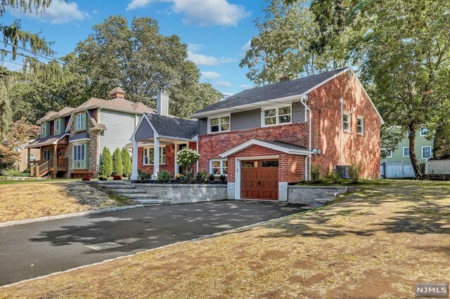 Foto del edificio - 296 S Franklin Turnpike