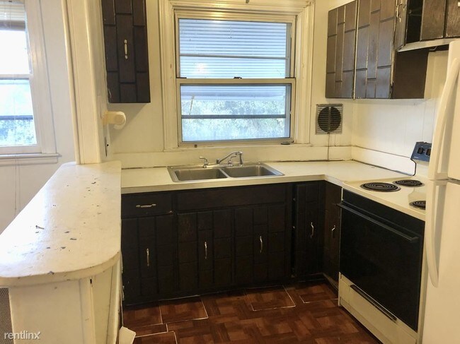 Building Photo - 3 br, 1.5 bath Townhome - 5381 1/2 Charles St