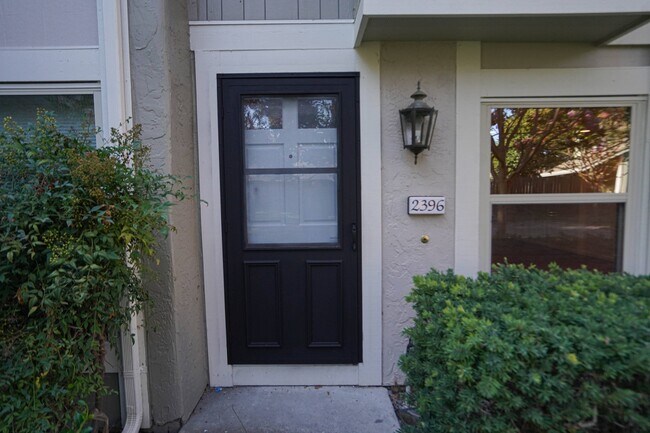 Foto del edificio - 2396 Shoreside Ct