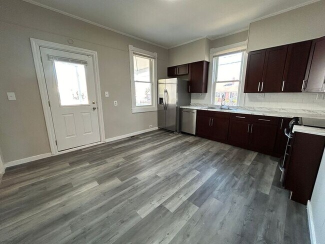 Foto del edificio - 1703 Randolph Ave