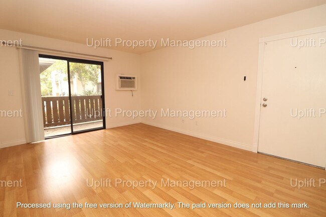Foto del edificio - 1 Bed 1 Bath downstairs unit