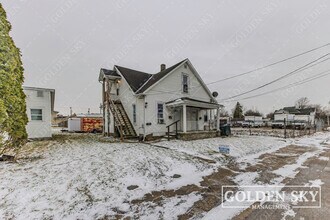 Building Photo - 421 W 9th St