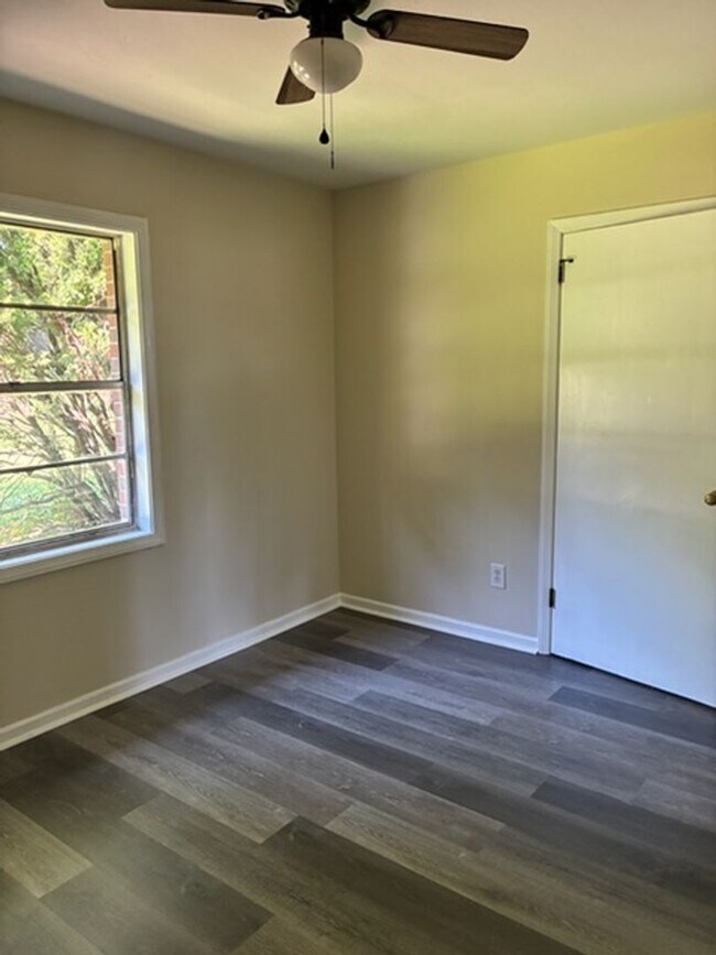 Building Photo - 1400 Shepherd Dr