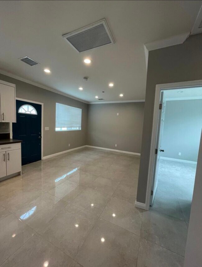 Foto del edificio - 16242 Londelius St