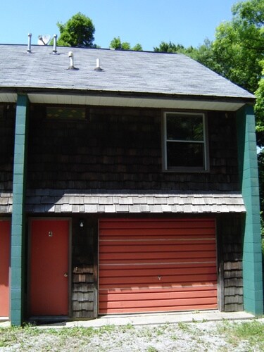 Building Photo - 1998 Hallsdale Rd