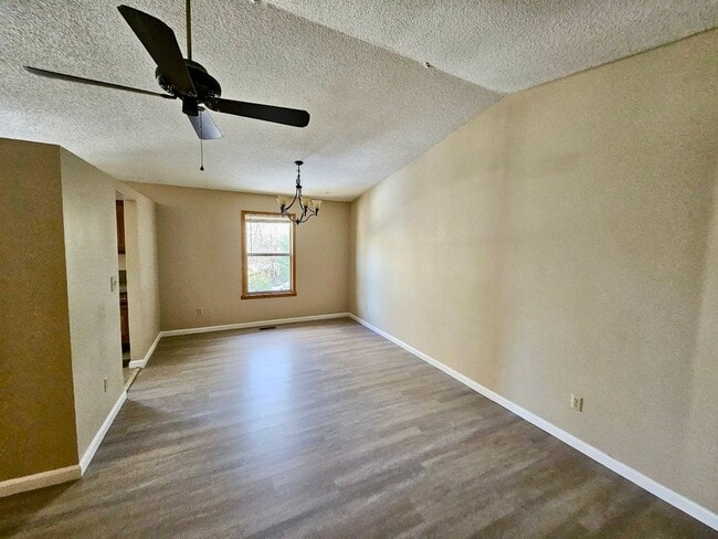 Building Photo - Lovely 4 bedroom home in Northeast Colorado Springs!