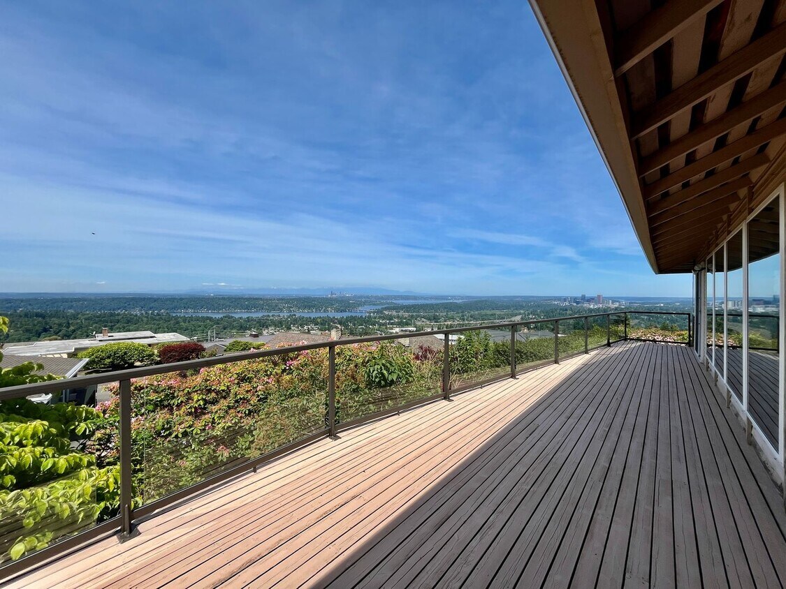 Primary Photo - Light-Filled Somerset View Home