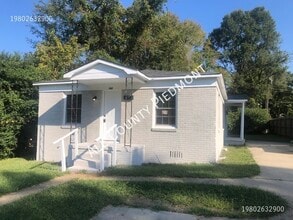 Building Photo - 924 Holland Ave