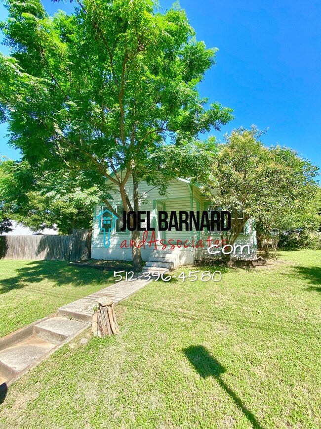 Building Photo - Application Pending-Charming 2 bedroom wal...