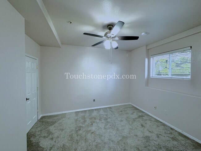 Building Photo - Light Filled 3 Bedroom Townhome with Deck, Attached Garage, and AC