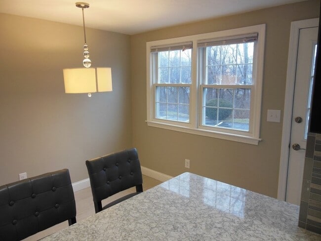 Foto del edificio - 84 Hooper Rd