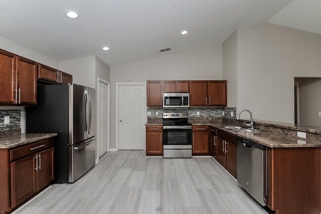 Foto del edificio - 6111 Evansbrook Dr