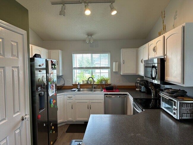 Foto del edificio - 4BR/3BA Medical Lake House!