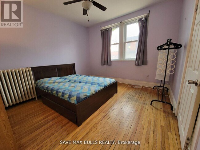 Photo du bâtiment - 285 King St W