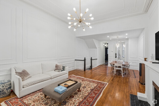 Primera planta - Sala de estar - 115 E 62nd St