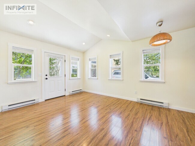 Building Photo - 845 Cottage Park Ln