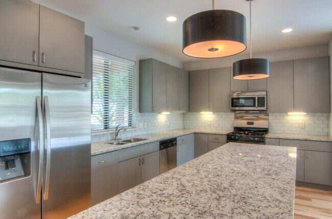 Building Photo - UT PRE-LEASE: North Campus house, 2014 construction, custom kitchen, across from the UT Red River...