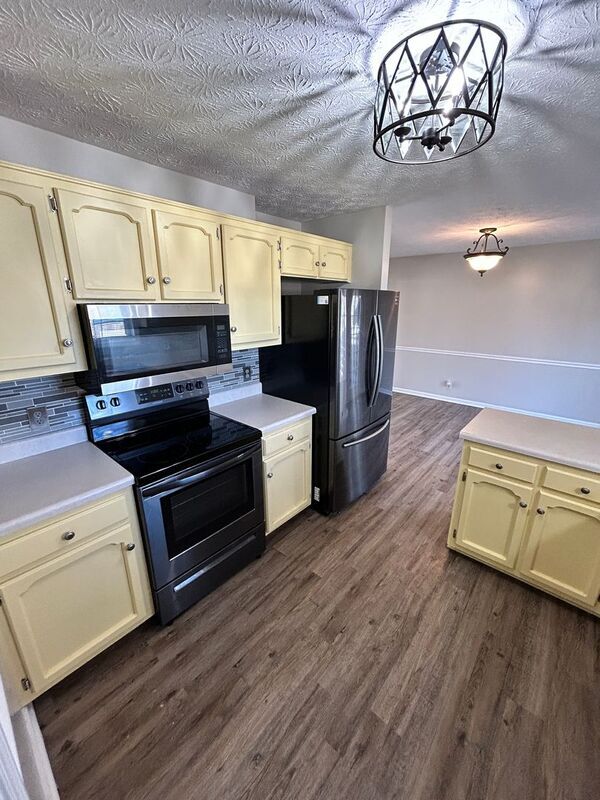 Building Photo - 309 Oakdale Dr
