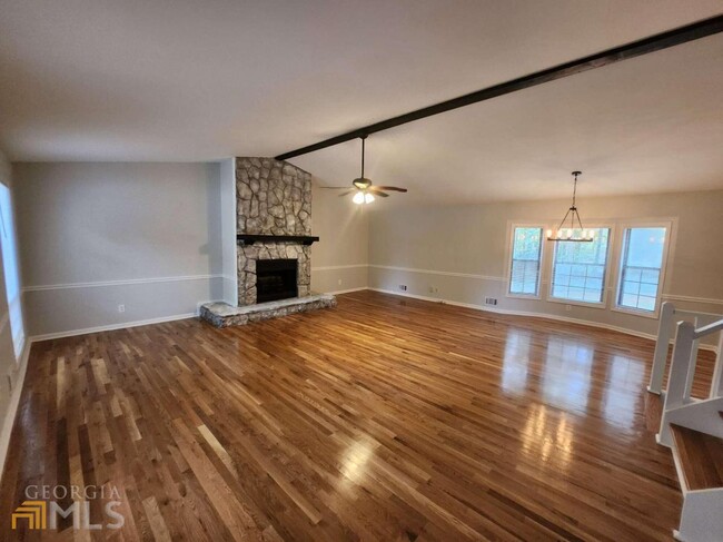 Building Photo - 4440 Hollister Dr