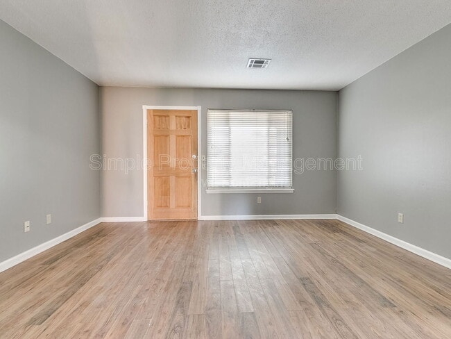 Foto del edificio - 6744 NW 52nd St