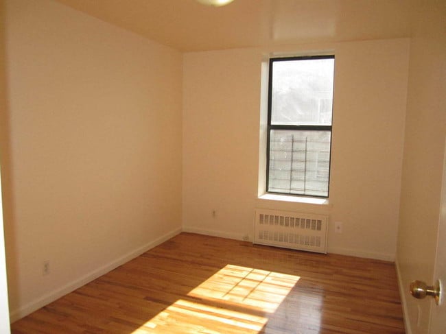 Building Photo - 101 W 130th St