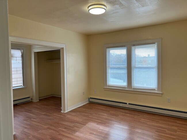 Building Photo - 65 Drake Street