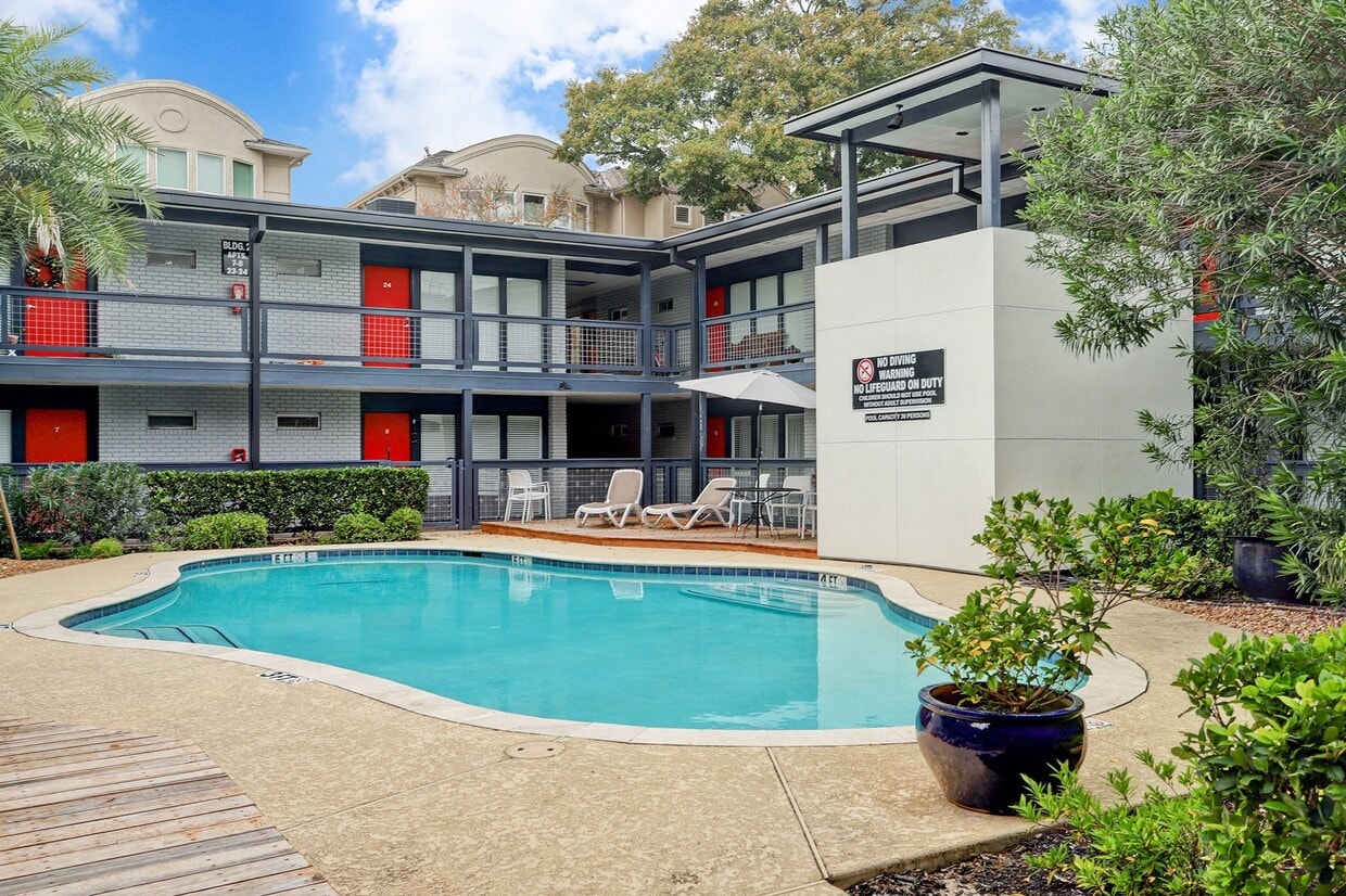 Primary Photo - 1501 Hyde Park Blvd
