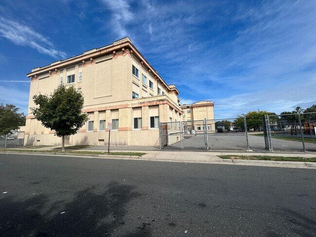 Building Photo - 2 Bedroom House in Asbury Park!
