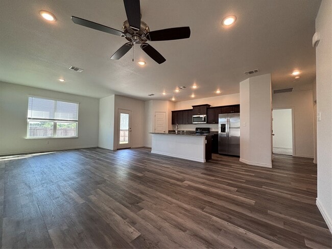 Building Photo - 613 Old Glory Rd