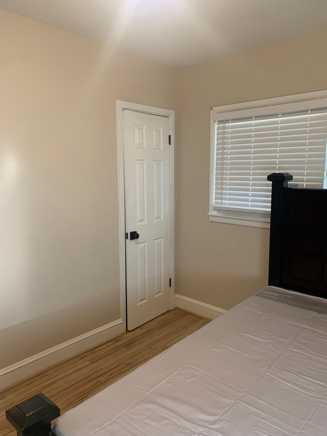 1 de 3 habitaciones - 1 Bunche St