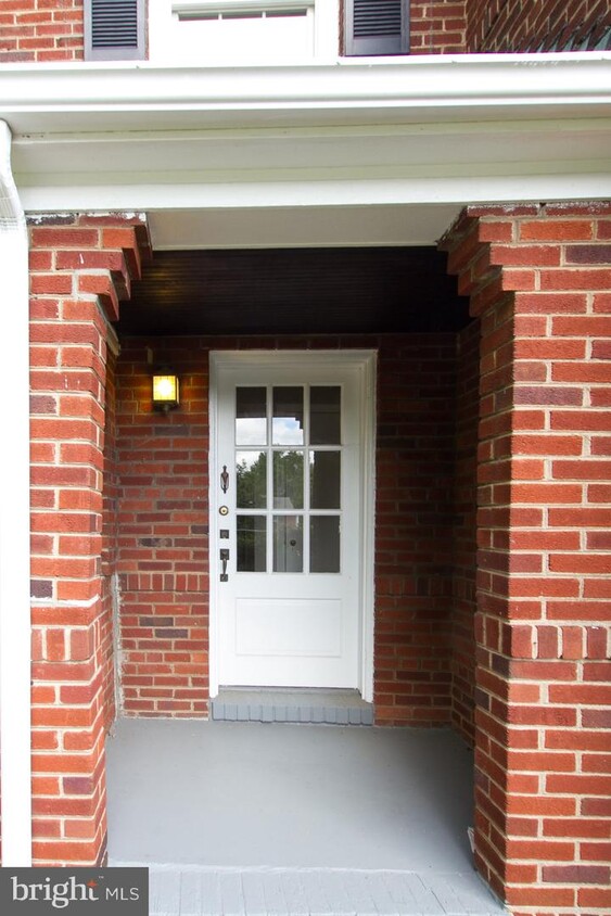 Primary Photo - 1713 N Glebe Rd