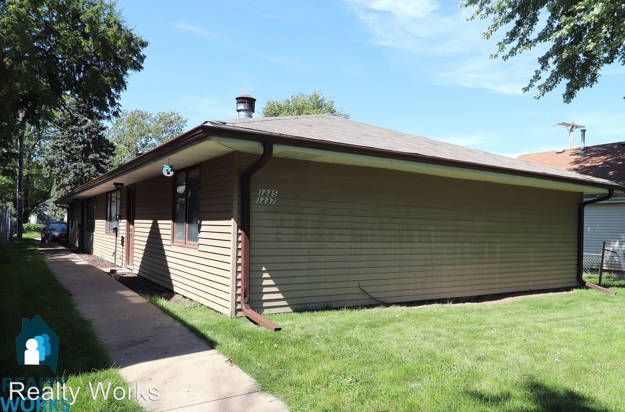 Primary Photo - 1235-1237 N 26th St